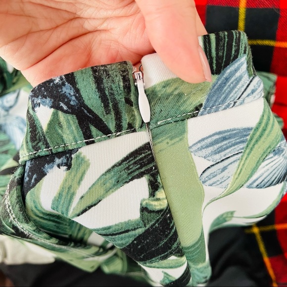 Abercrombie & Fitch Jungle Butterfly Hummingbird Mini Skort - Picture 6 of 6